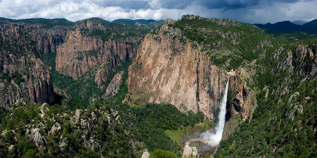 https://lacgeo.com/sites/default/files/cascada_basaseachic_copper_canyon_opt%20%281%29.jpg